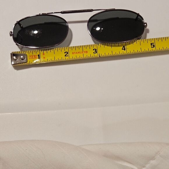 CLIP ON SUNGLASSES see measures and Clips - Picture 8 of 9